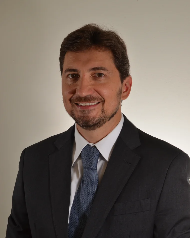 Dr. Rafael Luis Pamplona, cirurgião-dentista especialista em Implantodontia em Jaraguá do Sul